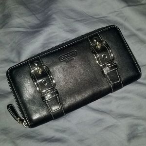Coach leather zippered wallet
